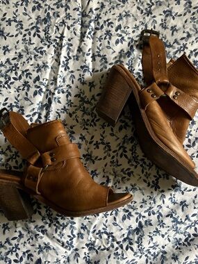 Frye Cognac Open-Toe Leather Block Heel Sandals